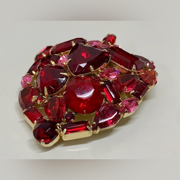 Mid Century Vintage Gold Tone Ruby Red Rhinestone Art Deco Pinback Brooch - Picture 4 of 16